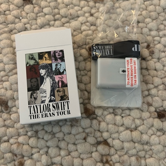 NEW TAYLOR SWIFT VIP EXCLUSIVE PACK - Picture 10 of 12